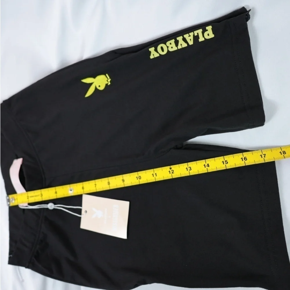 🅽🅴🆆 Missguided x 𝐏𝐋𝐀𝐘𝐁𝐎𝐘 black cycling shorts with Playboy bunny, 4